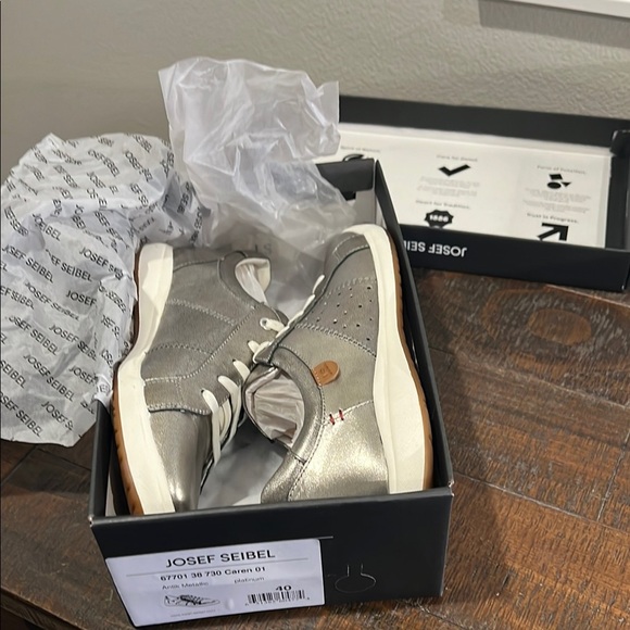 Josef Seibel Silver Sneakers Sleek Comfort Style - Picture 4 of 5